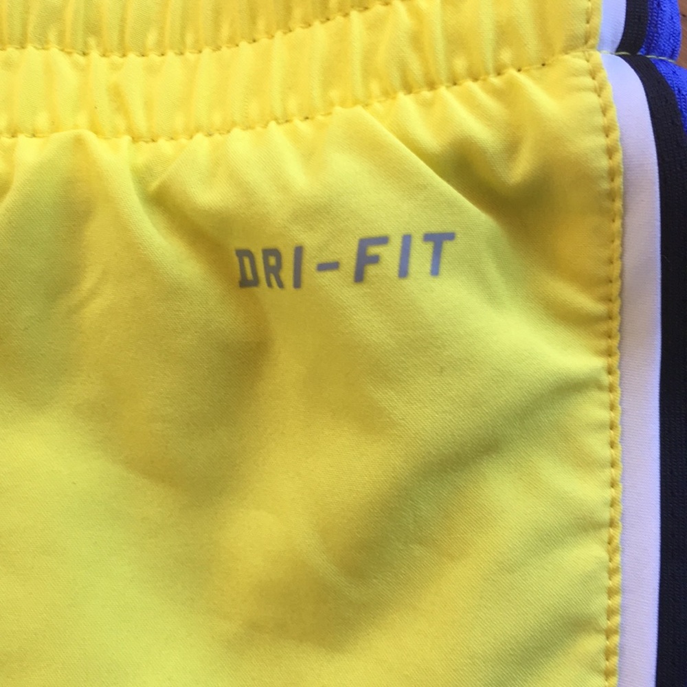 Nike workout athletic shorts - Picture 3 of 4